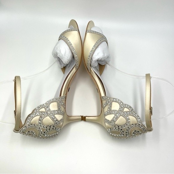 Badgley Mischka Size 9 Gillian Jeweled Ivory Satin Dress Sandal Heels Pumps - Picture 9 of 15